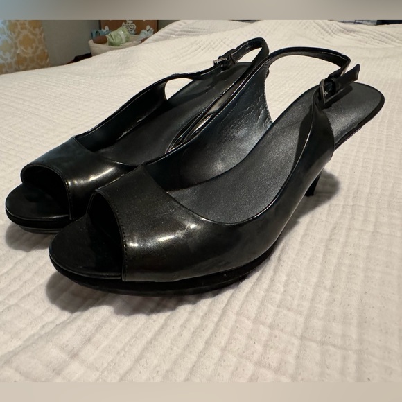 9.5! Black Shine Nine West Strappy Heels - Picture 10 of 10